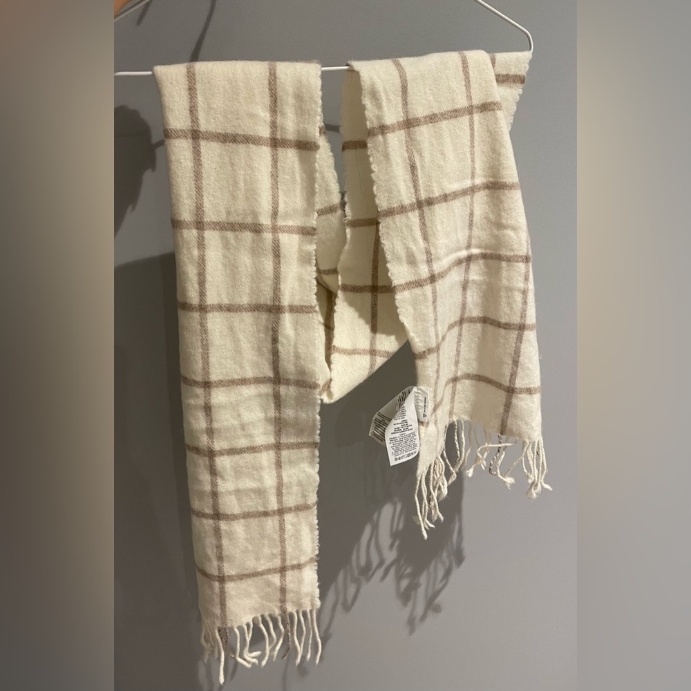 Scarf - Picture 2 of 3